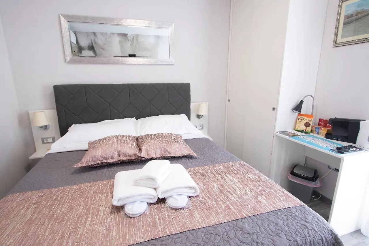 Calm Apartment & Room 자다르 3*,  크로아티아