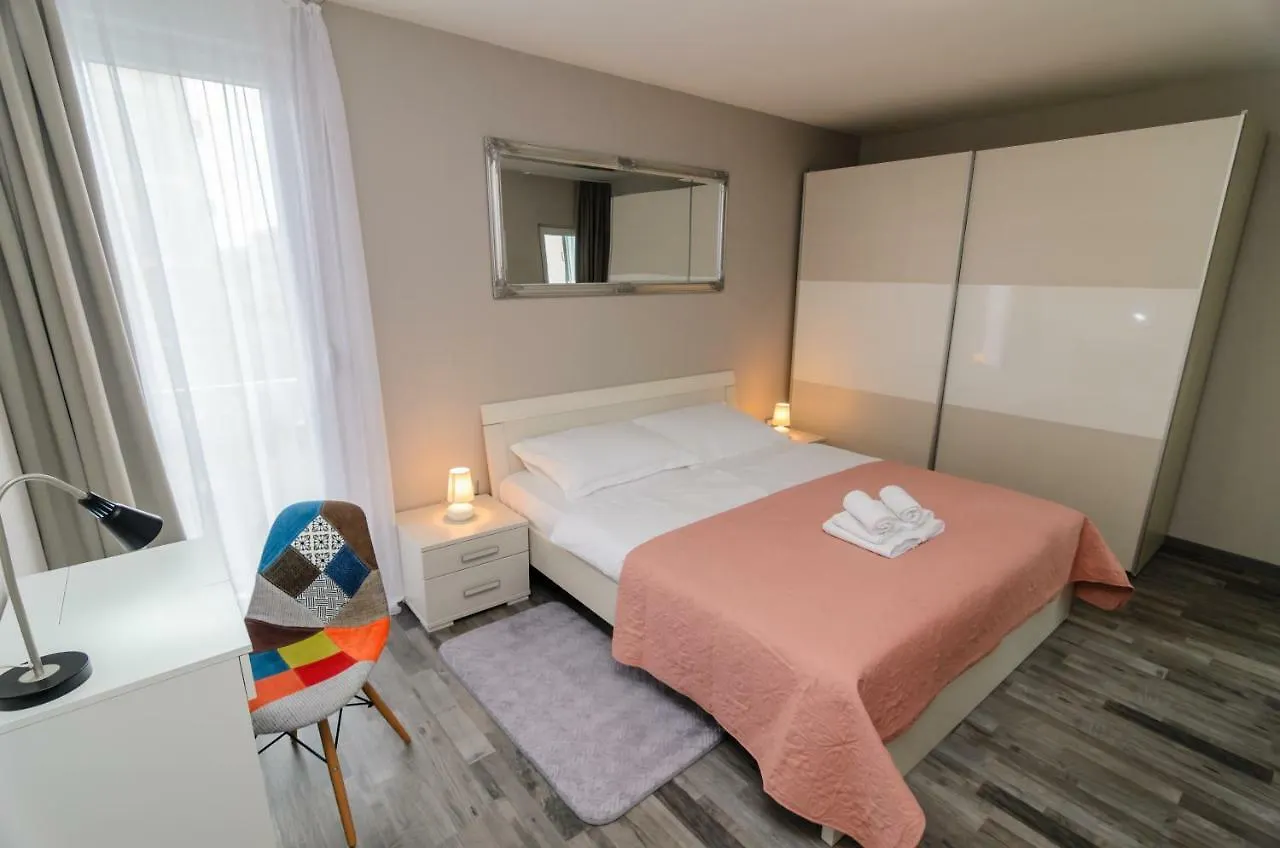Calm Apartment & Room Zadar