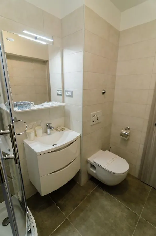 Calm Apartment & Room Zadar 3*,